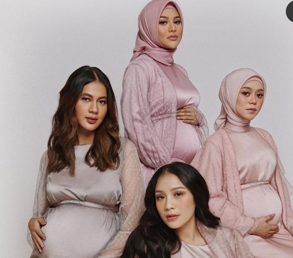 Detail Gambar Ibu Hamil 9 Bulan Dari Depan Nomer 40