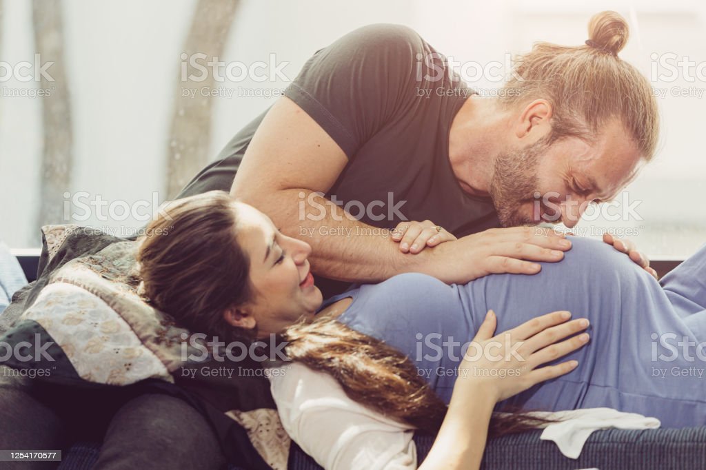 Detail Gambar Ibu Hamil Dan Suami Romantis Nomer 42