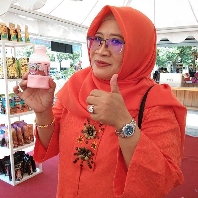 Detail Gambar Ibu Ibu Cantik Nomer 2