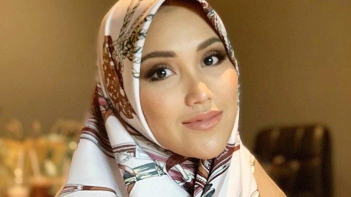 Detail Gambar Ibu Ibu Cantik Nomer 56