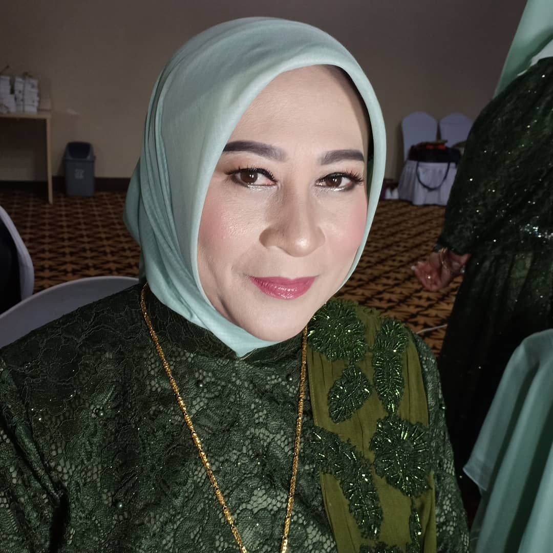 Detail Gambar Ibu Ibu Cantik Nomer 9