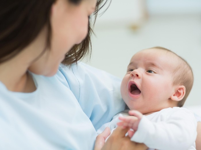 Detail Gambar Ibu Menggedong Bayi Nomer 2