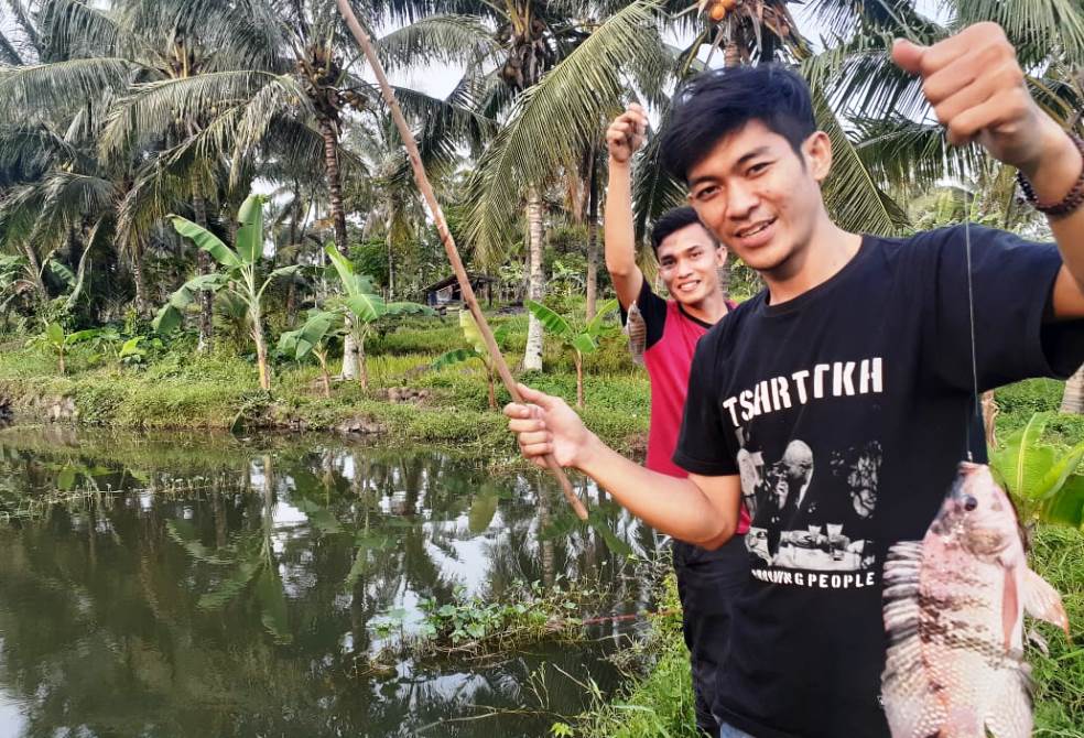 Detail Gambar Ikan Gambar Mancing Ikan Nomer 21