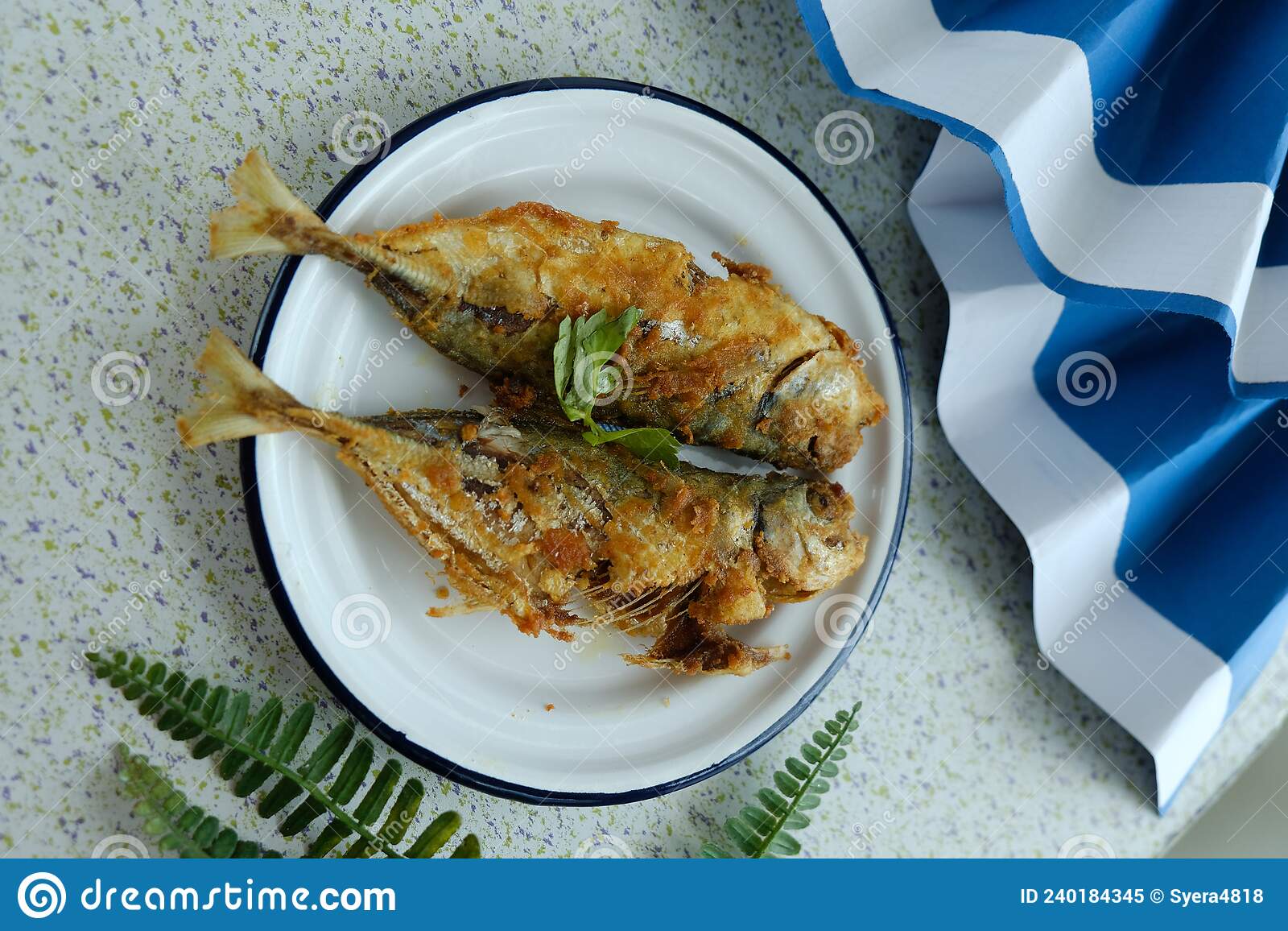 Detail Gambar Ikan Goreng Nomer 24