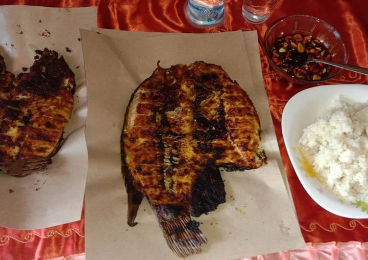 Detail Gambar Ikan Gurame Bakar Nomer 5