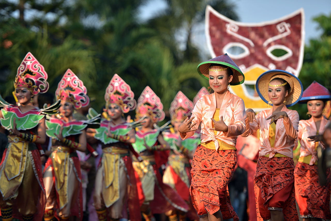 Detail Gambar Ilustrasi Pawai Budaya Tanpa Warna Nomer 29