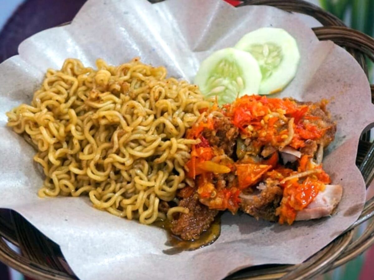 Detail Gambar Indomie Ayam Geprek Nomer 29