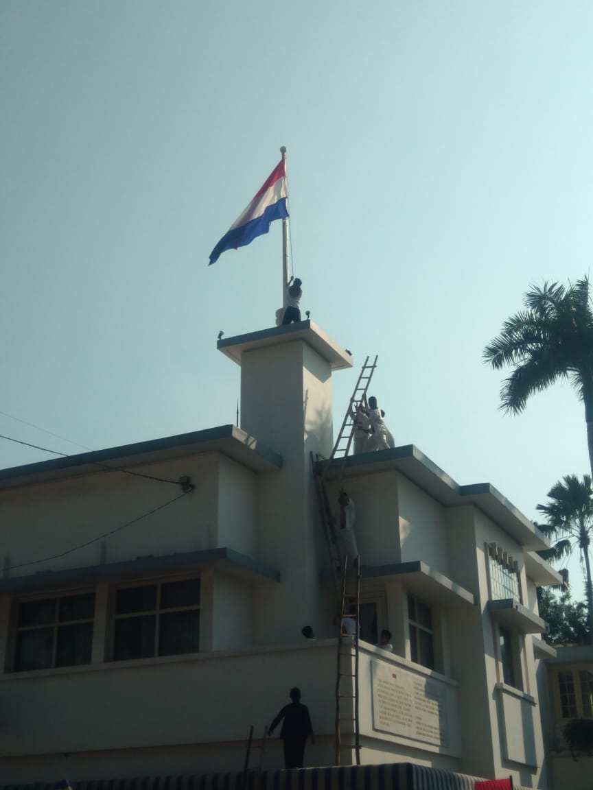 Detail Gambar Insiden Bendera Di Hotel Yamato Nomer 30