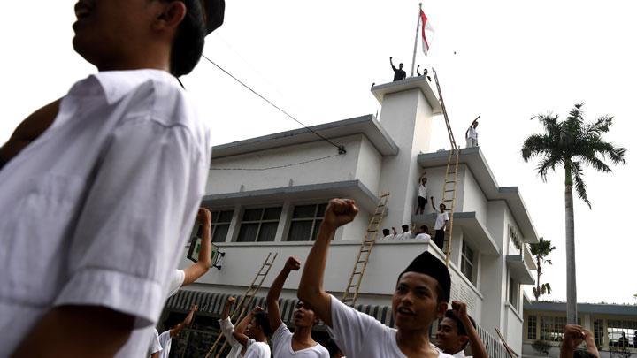 Detail Gambar Insiden Bendera Di Hotel Yamato Nomer 41