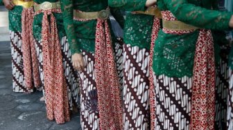 Detail Gambar Inspirasi Alas Kaki Corak Batik Nomer 18