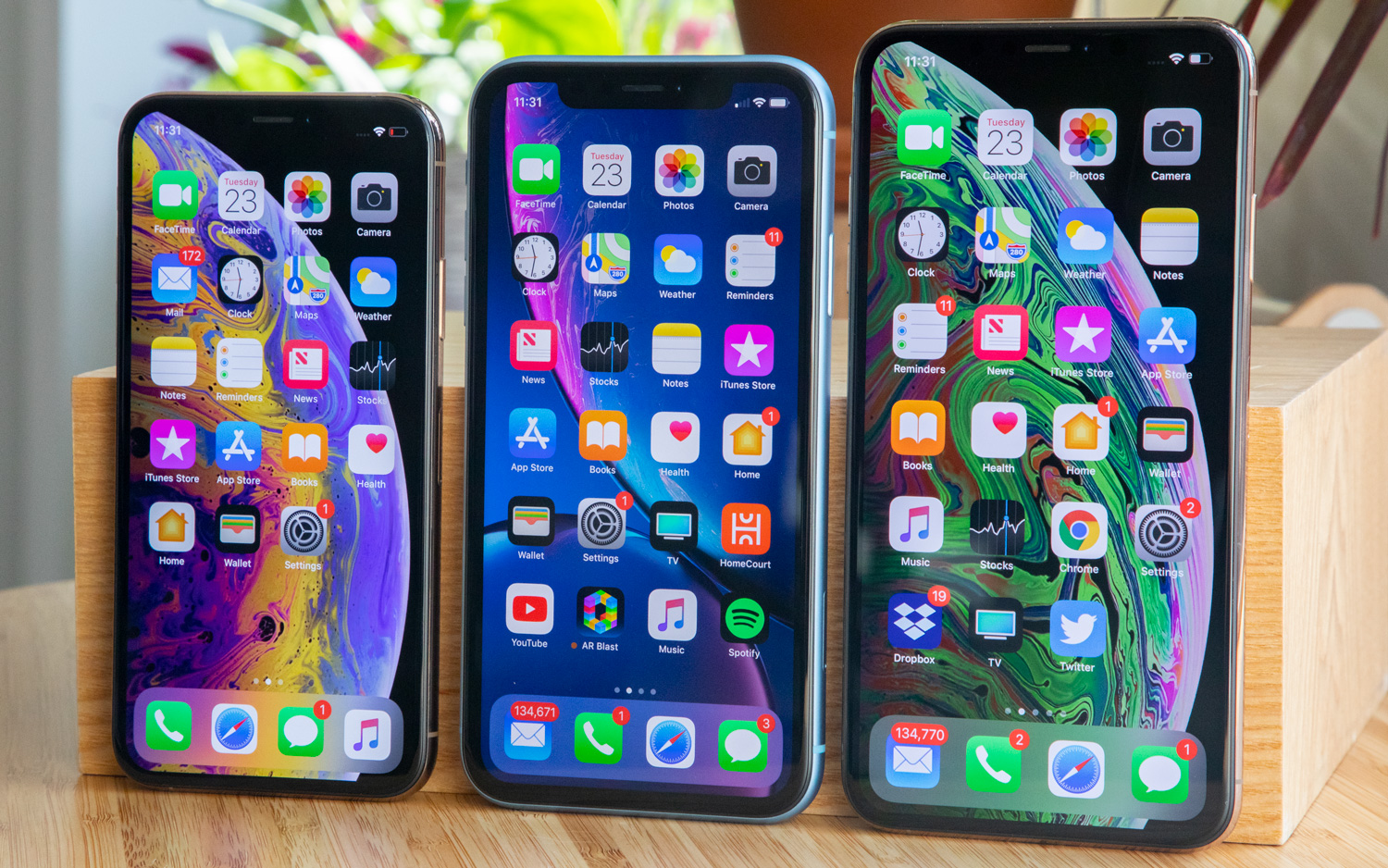 Detail Gambar Iphone Xr Dan Xs Nomer 15