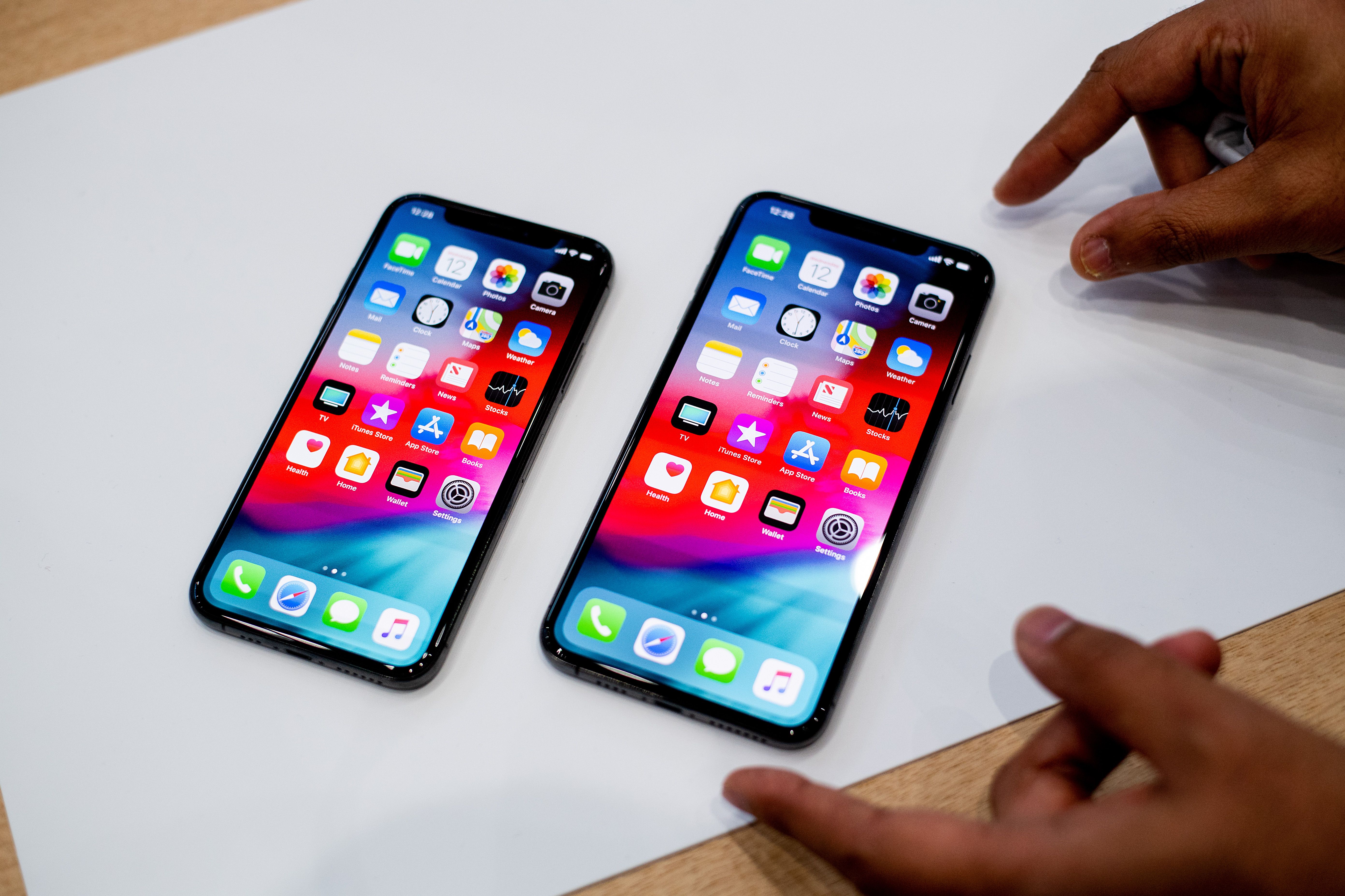 Detail Gambar Iphone Xr Dan Xs Nomer 53