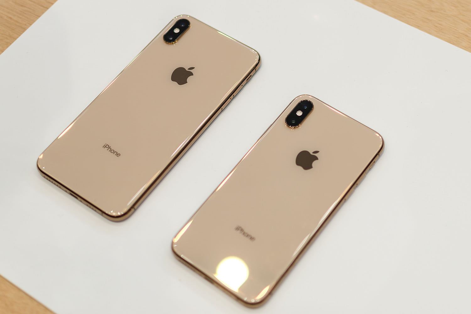 Detail Gambar Iphone Xs Max Warna Gold Nomer 10