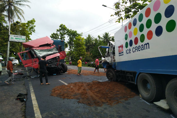 Detail Gambar Iring Iringan Truk Box Nomer 24