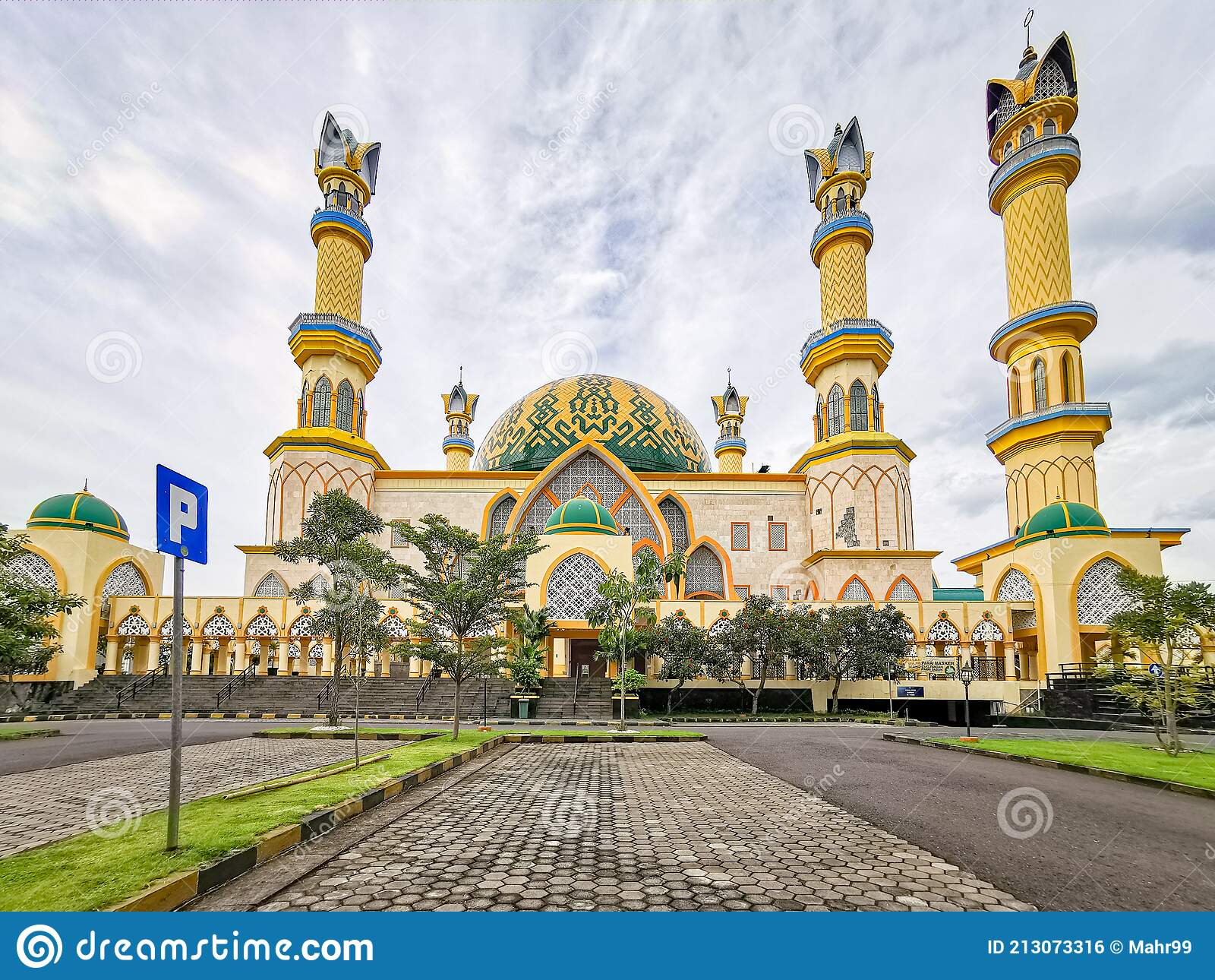 Gambar Islamic Center Lombok - KibrisPDR