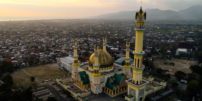 Detail Gambar Islamic Center Lombok Nomer 32