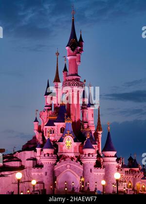 Detail Gambar Istana Disneyland Nomer 45