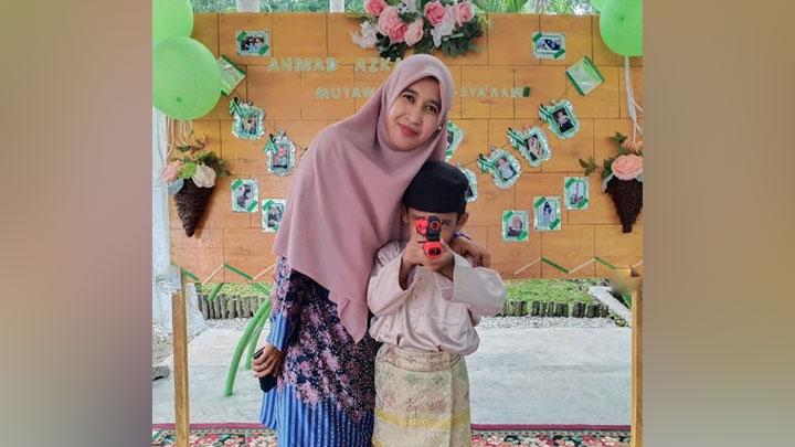 Detail Gambar Istri Dan Anak Ustadz Abdul Somad Nomer 30