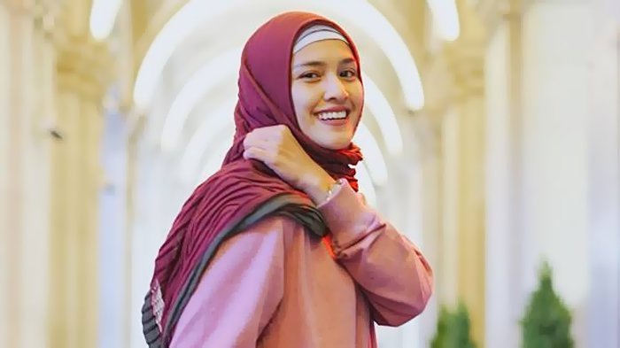 Detail Gambar Istri Ustadz Adi Hidayat Nomer 33