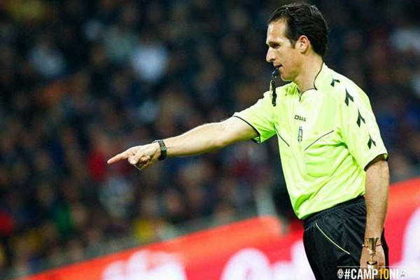 Detail Gambar Isyarat Wasit Sepak Bola Nomer 28