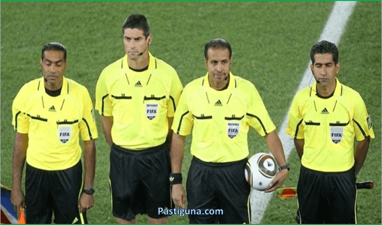 Detail Gambar Isyarat Wasit Sepak Bola Nomer 31