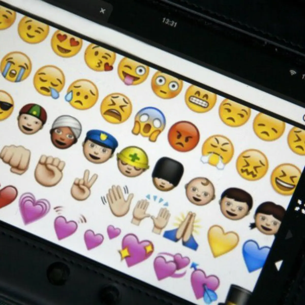 Download Gambar Jam Tangan Kartun Gambar Emoticon Enak Nomer 32