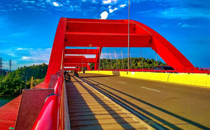 Detail Gambar Jembatan Merah Nomer 14