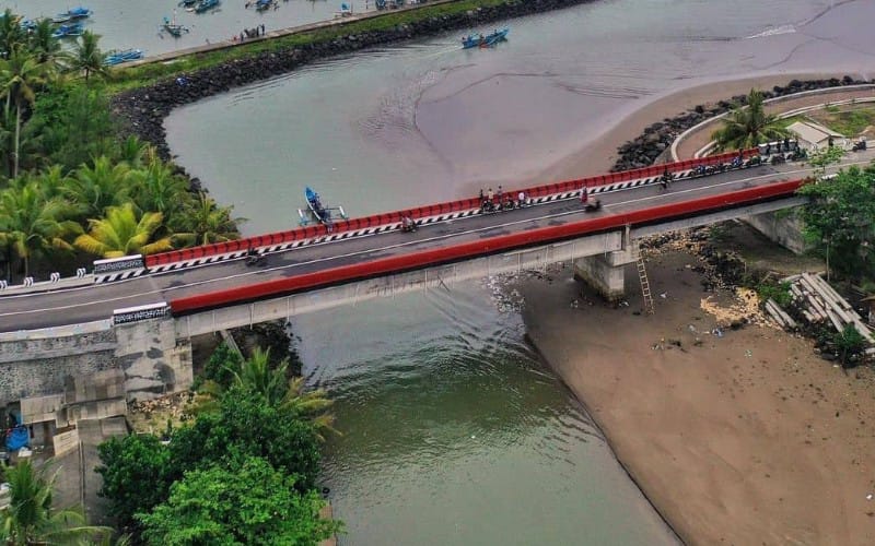 Detail Gambar Jembatan Merah Nomer 44