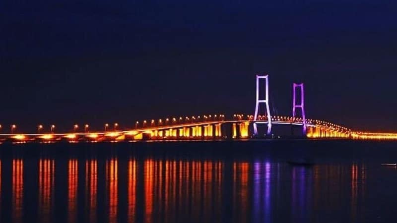 Detail Gambar Jembatan Suramadu Malam Hari Nomer 23