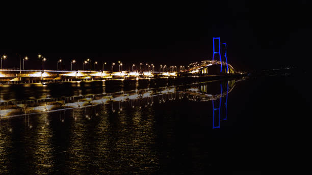 Detail Gambar Jembatan Suramadu Malam Hari Nomer 36