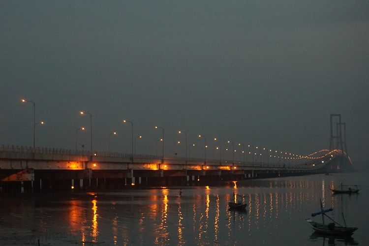 Detail Gambar Jembatan Suramadu Malam Hari Nomer 38