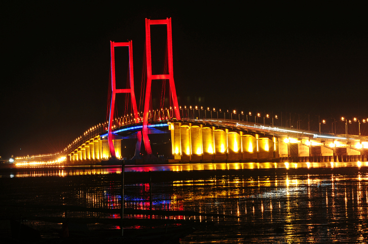 Detail Gambar Jembatan Suramadu Malam Hari Nomer 57