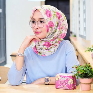 Detail Gambar Jilbab Motif Bunga Nomer 37