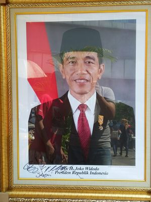 Gambar Jokowi Di Bingkai - KibrisPDR