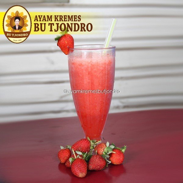 Detail Gambar Jus Strawberry Nomer 12