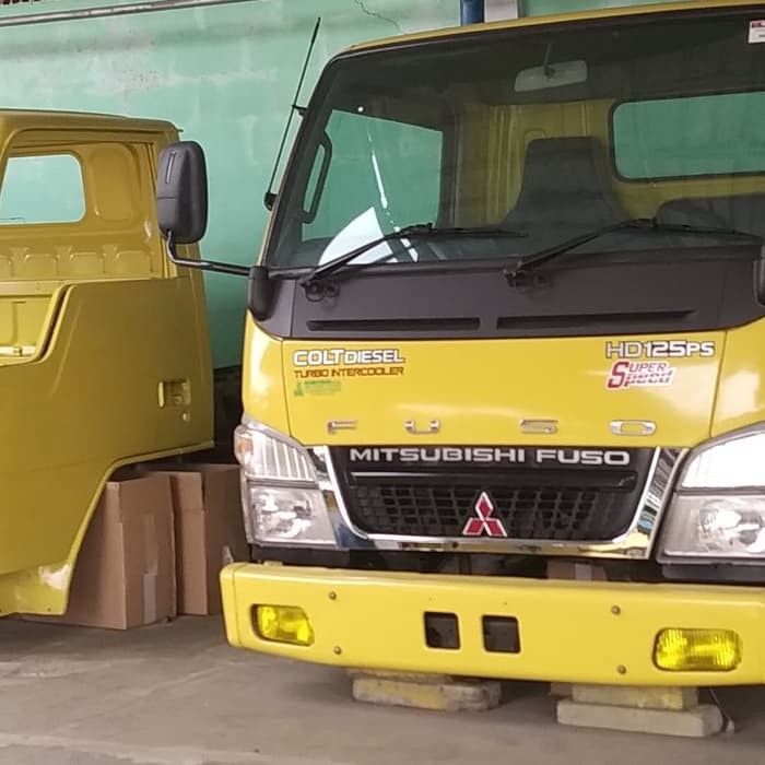 Detail Gambar Kabin Truk Canter Nomer 2