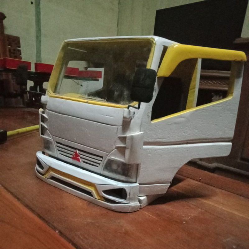 Detail Gambar Kabin Truk Canter Nomer 12