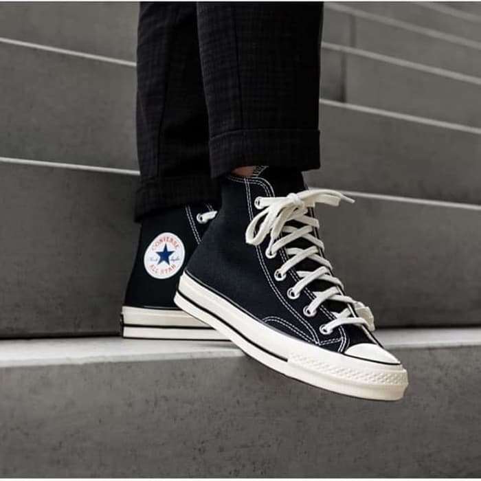 Detail Gambar Kaki Pakai Sepatu Converse Nomer 52