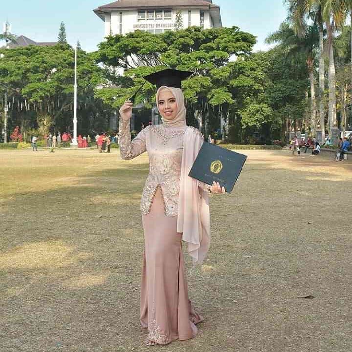 Detail Contoh Kebaya Wisuda Nomer 42