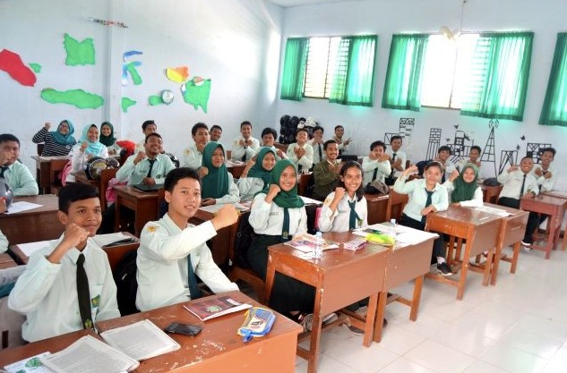 Detail Contoh Landasan Filosofis Pendidikan Nomer 3