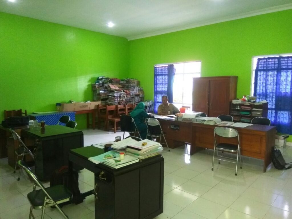 Detail Gambar Kantor Guru Nomer 3