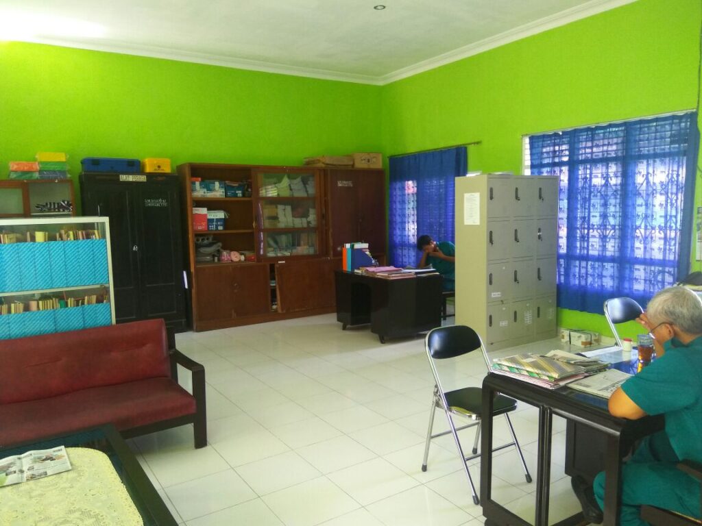 Detail Gambar Kantor Guru Nomer 7