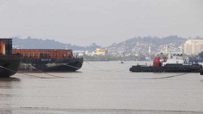 Detail Gambar Kapal Tugboat Tarik Tongkang Nomer 26