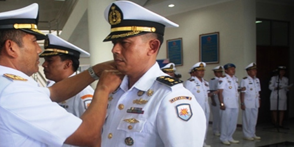 Detail Gambar Kapten Kapal Laut Nomer 32