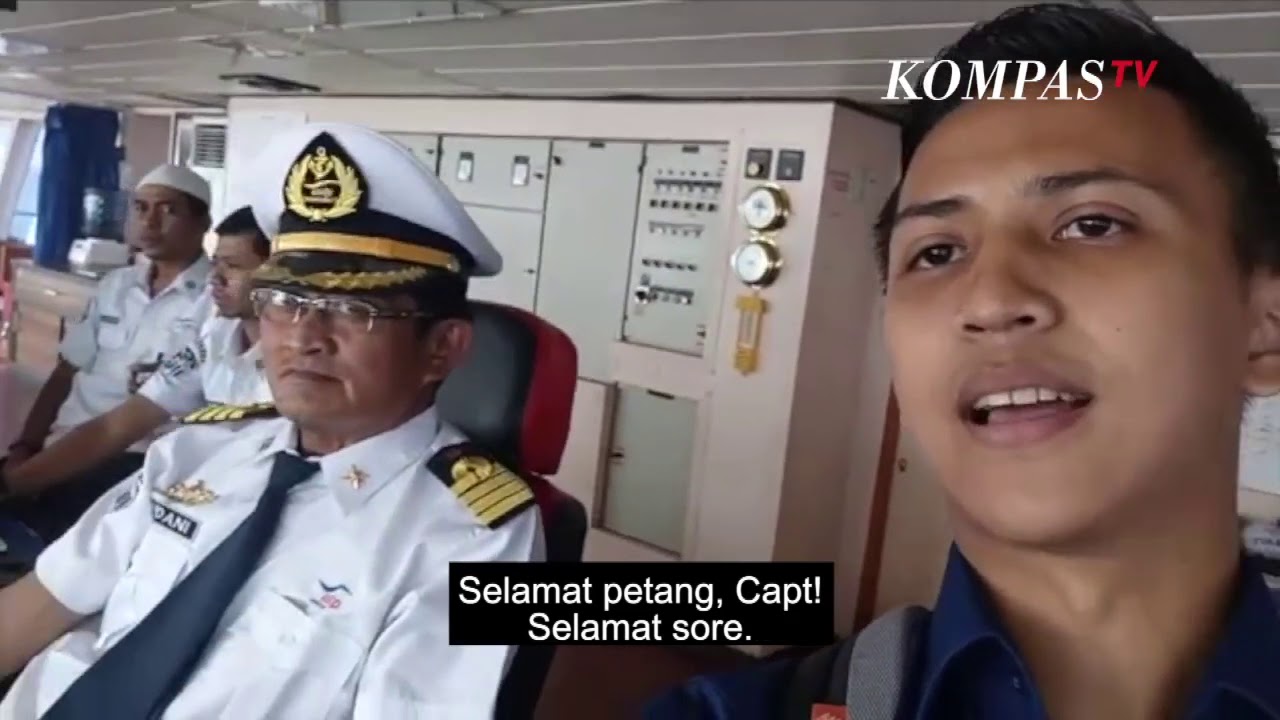 Detail Gambar Kapten Kapal Laut Nomer 6