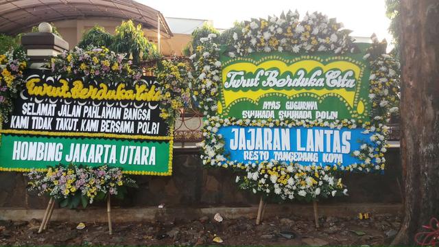 Detail Gambar Karangan Bunga Duka Nomer 34