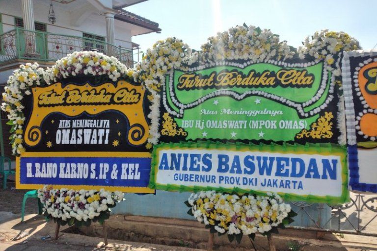 Detail Gambar Karangan Bunga Duka Nomer 56