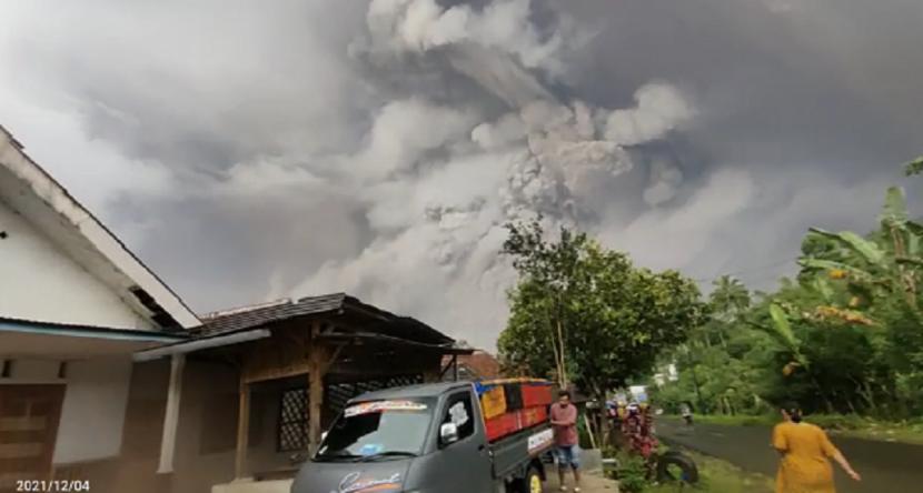 Detail Gambar Karikatur Gunung Semeru Nomer 19