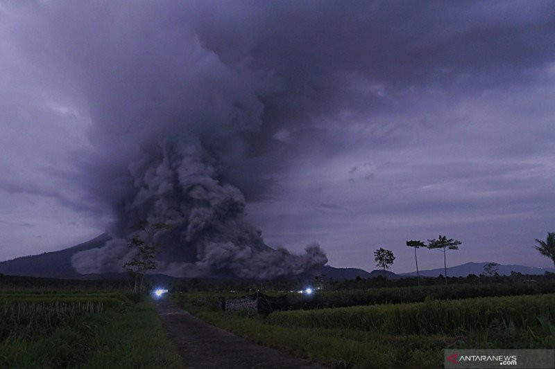 Detail Gambar Karikatur Gunung Semeru Nomer 51