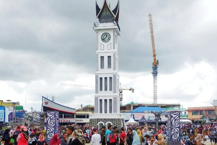 Detail Gambar Karikatur Jam Gadang Nomer 29